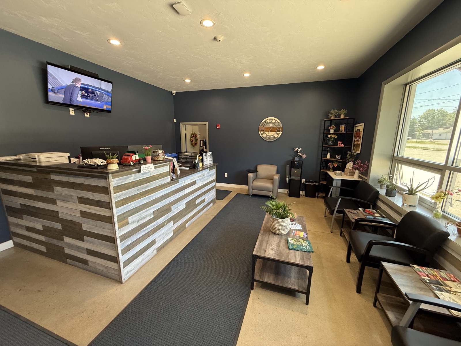 Skip's Garage front desk and waiting area